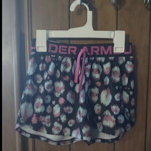 Girls Under Armor Medium Shorts